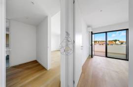 Luxury 3 Bedroom Apartment for Sale in Portimão – Top Floor with Large Balconies and Pool in Portimão Luxury 3 Bedroom Apartment for Sale in Portimão – Top Floor with Large Balconies and Pool in Portimão