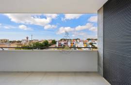 Luxury 3 Bedroom Apartment for Sale in Portimão – Top Floor with Large Balconies and Pool in Portimão Luxury 3 Bedroom Apartment for Sale in Portimão – Top Floor with Large Balconies and Pool in Portimão