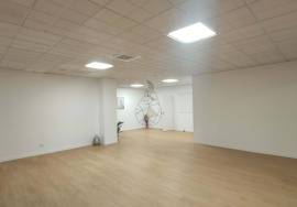 Annual rental Ground floor shop with 151 m2 in Armação de Pêra Annual rental Ground floor shop with 151 m2 in Armação de Pêra