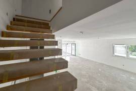 Moradia T4 + 1 em Condomínio Exclusivo em São Pedro do Estoril Moradia T4 + 1 em Condomínio Exclusivo em São Pedro do Estoril