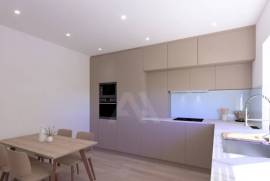 Moradia T4 + 1 em Condomínio Exclusivo em São Pedro do Estoril Moradia T4 + 1 em Condomínio Exclusivo em São Pedro do Estoril