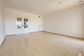 Large 2 Bed Apartment in Alsakia with Distant sea views !! Large 2 Bed Apartment in Alsakia with Distant sea views !!