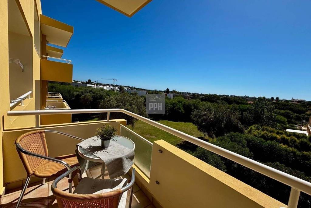 Large 2 Bed Apartment in Alsakia with Distant sea views !!