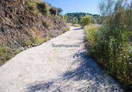 Rustic finca of 29.800 m² in Sayalonga, with stunning views and a house to reform. Ideal for rural project, agriculture or charming house in the middle of nature.