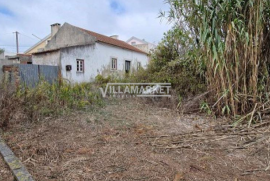2 +1 bedroom bank villa for rehabilitation with 369 m2 of land located in Casal do Entrevão, Lourinhã