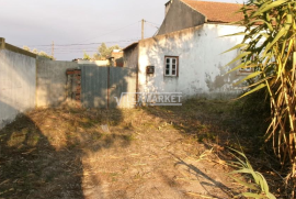 2 +1 bedroom bank villa for rehabilitation with 369 m2 of land located in Casal do Entrevão, Lourinhã 2 +1 bedroom bank villa for rehabilitation with 369 m2 of land located in Casal do Entrevão, Lourinhã