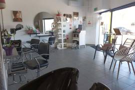 Shop with 44 m2 for transfer fully equipped for hairdresser and beauty salon located in the Marina of Albufeira Shop with 44 m2 for transfer fully equipped for hairdresser and beauty salon located in the Marina of Albufeira