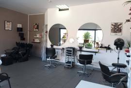 Shop with 44 m2 for transfer fully equipped for hairdresser and beauty salon located in the Marina of Albufeira Shop with 44 m2 for transfer fully equipped for hairdresser and beauty salon located in the Marina of Albufeira