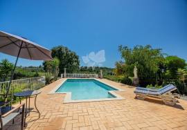 3 Bedroom Quinta with large Pool, Gardens and quiet country location. Near Moncarapacho.