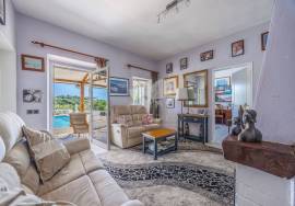 3 Bedroom Quinta with large Pool, Gardens and quiet country location. Near Moncarapacho.