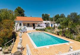 3 Bedroom Quinta with large Pool, Gardens and quiet country location. Near Moncarapacho.