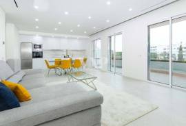 Modern 2-Bedroom Apartment in Quarteira – Excellent Opportunity Near the Beach and Amenities