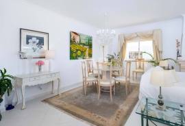 Luxury 4-Bedroom Apartment with Panoramic Terrace and Sea View in Vilamoura