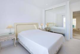 Luxury 4-Bedroom Apartment with Panoramic Terrace and Sea View in Vilamoura