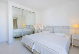 Luxury 4-Bedroom Apartment with Panoramic Terrace and Sea View in Vilamoura