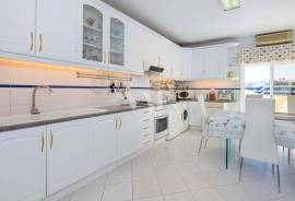 Luxury 4-Bedroom Apartment with Panoramic Terrace and Sea View in Vilamoura