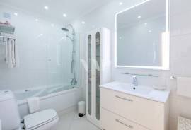 Luxury 4-Bedroom Apartment with Panoramic Terrace and Sea View in Vilamoura
