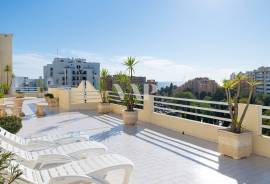 Luxury 4-Bedroom Apartment with Panoramic Terrace and Sea View in Vilamoura