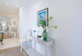 Luxury 4-Bedroom Apartment with Panoramic Terrace and Sea View in Vilamoura
