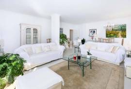 Luxury 4-Bedroom Apartment with Panoramic Terrace and Sea View in Vilamoura