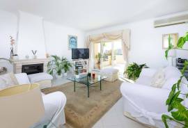 Luxury 4-Bedroom Apartment with Panoramic Terrace and Sea View in Vilamoura