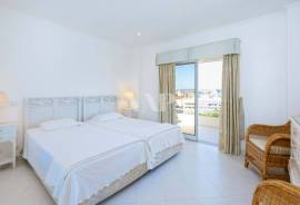Luxury 4-Bedroom Apartment with Panoramic Terrace and Sea View in Vilamoura