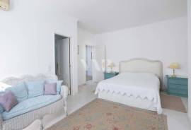 Luxury 4-Bedroom Apartment with Panoramic Terrace and Sea View in Vilamoura