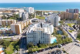 Luxury 4-Bedroom Apartment with Panoramic Terrace and Sea View in Vilamoura