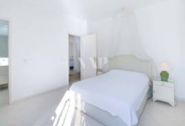 Luxury 4-Bedroom Apartment with Panoramic Terrace and Sea View in Vilamoura