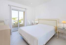 Luxury 4-Bedroom Apartment with Panoramic Terrace and Sea View in Vilamoura