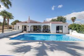 Elegant 4-Bedroom Single-Level Villa with Exceptional Privacy, Pool & Countryside Views Near Quinta do Lago
