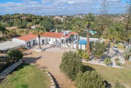Elegant 4-Bedroom Single-Level Villa with Exceptional Privacy, Pool & Countryside Views Near Quinta do Lago