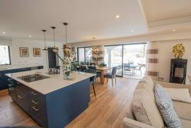 Elegant 4-Bedroom Single-Level Villa with Exceptional Privacy, Pool & Countryside Views Near Quinta do Lago