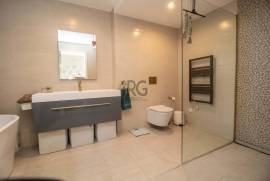 Elegant 4-Bedroom Single-Level Villa with Exceptional Privacy, Pool & Countryside Views Near Quinta do Lago