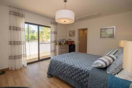 Elegant 4-Bedroom Single-Level Villa with Exceptional Privacy, Pool & Countryside Views Near Quinta do Lago