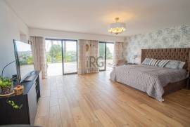 Elegant 4-Bedroom Single-Level Villa with Exceptional Privacy, Pool & Countryside Views Near Quinta do Lago