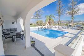 Elegant 4-Bedroom Single-Level Villa with Exceptional Privacy, Pool & Countryside Views Near Quinta do Lago