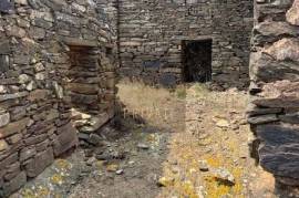 Large Ruin with Land in Rural Location Large Ruin with Land in Rural Location