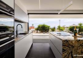 Contemporary 2+1 Bedroom Villa with Sea View and Pool in the Exclusive Reserva da Luz Contemporary 2+1 Bedroom Villa with Sea View and Pool in the Exclusive Reserva da Luz