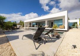 Contemporary 2+1 Bedroom Villa with Sea View and Pool in the Exclusive Reserva da Luz Contemporary 2+1 Bedroom Villa with Sea View and Pool in the Exclusive Reserva da Luz