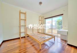 Modern 4 bedroom villa in a residential area near the center of Olhão Modern 4 bedroom villa in a residential area near the center of Olhão