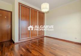 Modern 4 bedroom villa in a residential area near the center of Olhão Modern 4 bedroom villa in a residential area near the center of Olhão