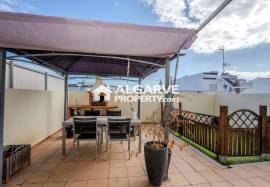 Modern 4 bedroom villa in a residential area near the center of Olhão Modern 4 bedroom villa in a residential area near the center of Olhão