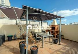 Modern 4 bedroom villa in a residential area near the center of Olhão Modern 4 bedroom villa in a residential area near the center of Olhão