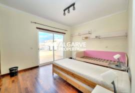 Modern 4 bedroom villa in a residential area near the center of Olhão Modern 4 bedroom villa in a residential area near the center of Olhão