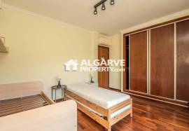 Modern 4 bedroom villa in a residential area near the center of Olhão Modern 4 bedroom villa in a residential area near the center of Olhão