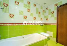 Modern 4 bedroom villa in a residential area near the center of Olhão Modern 4 bedroom villa in a residential area near the center of Olhão