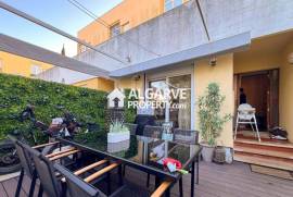 Beautiful 2 bedroom apartment close to the beach and Marina in Vilamoura, Algarve