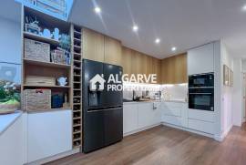 Beautiful 2 bedroom apartment close to the beach and Marina in Vilamoura, Algarve