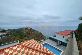 Elegant Two-Story Villa with Pool – Ribeira Brava